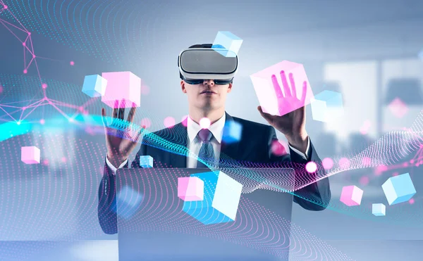 Üzletember Szemüveg Kezében Megható Hologram Információs Mezők Laptop Színes Adatblokkok — Stock Fotó