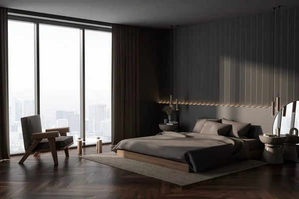 现代主卧室的内部有灰色的墙壁 深色的木制地板 舒适的国王尺寸的床与灰色的封面 扶手椅和玻璃咖啡桌 3D渲染 — 图库照片