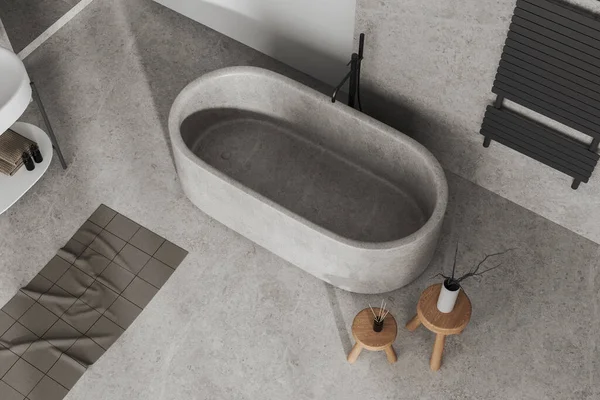 Vista Superior Interior Banheiro Moderno Com Banheira Piso Concreto Cinza — Fotografia de Stock