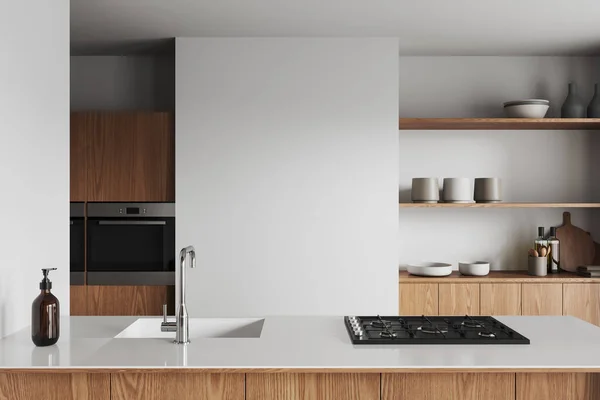 白壁のモダンなキッチンのインテリア シンクと料理のための調理器や棚に組み込まれている木製の島 3Dレンダリング — ストック写真