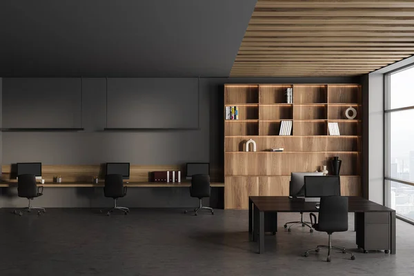 Interieur Eines Modernen Großraumbüros Mit Grauen Wänden Computertisch Mit Stühlen — Stockfoto