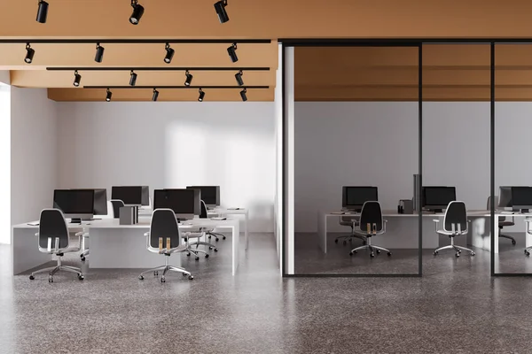 Interior Elegante Oficina Espacio Abierto Con Paredes Blancas Vidrio Techo — Foto de Stock