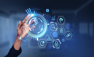 Siyah iş adamı eli, dijital simgelerle Dünya 'nın hologramına dokunuyor. Küresel internet ve dünya çapında bağlantı kavramı.