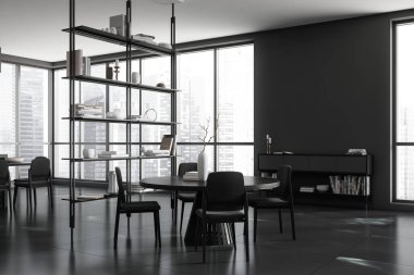 İçinde sandalyeler, yuvarlak masa, yan görüş, siyah fayanslar olan karanlık bir yemek odası. Kitapları ve dekorasyonu olan raflar, Singapur şehir manzaralı panoramik pencereler. 3B görüntüleme