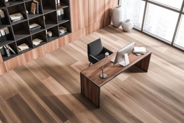 Masasında bilgisayar olan genel müdürün iç görünüşü, iş belgeleriyle dolu dolap ve şehir manzaralı panoramik pencere, ahşap zemin. 3B görüntüleme