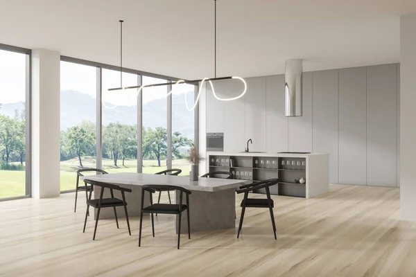 Helle Kücheneinrichtung Mit Esstisch Und Stühlen Auf Hartholzboden Seitenblick Barinsel — Stockfoto