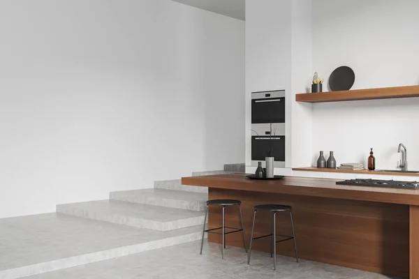白色厨房内部与椅子和台面 侧视图 轻混凝土楼梯 厨房用具在甲板上和装饰 复制空白的墙壁 3D渲染 — 图库照片