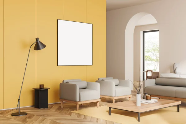 Gelber Wohnzimmerinnenraum Mit Sofa Und Sesseln Seitenblick Besprechungsbereich Auf Hartholzboden — Stockfoto