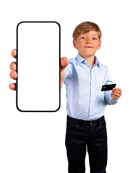 Çocuk Elinde Kredi Kartı Olan Akıllı Bir Telefon Fotokopi Makinesi — Stok fotoğraf