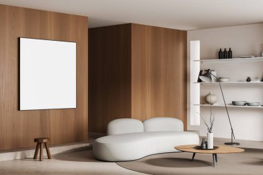 Ahşap oturma odasının içinde kanepe ve halıda kahve masası, bej beton zemin. Köşede ve rafta sanat süslemeleri, yan manzara, kare maket posterleri. 3B görüntüleme