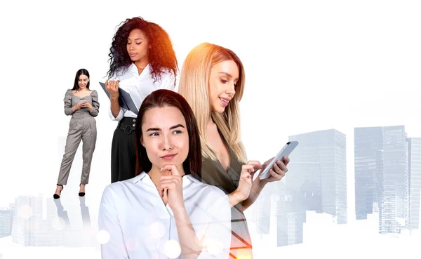 Femeie Afaceri Care Studiază Împreună Notă Folosind Smartphone Notebook Mâini — Fotografie, imagine de stoc