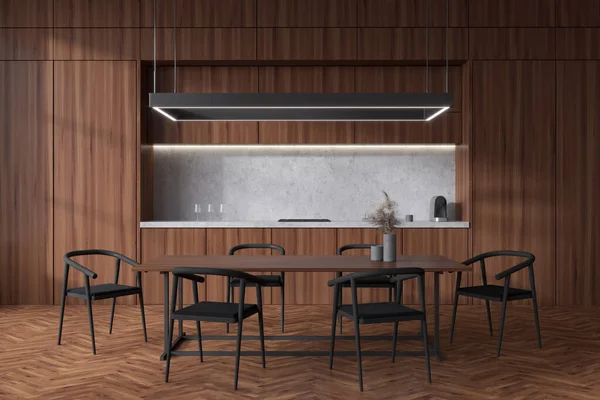 木製の床に椅子やダイニングテーブルと木製のキッチンインテリア デッキにはミニマリストキッチン用品とワイングラス 隠されたデザインの調理スペース 3Dレンダリング — ストック写真