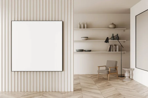Frontansicht Auf Helle Wohnzimmereinrichtung Mit Leerem Weißen Poster Sessel Bücherregalen — Stockfoto