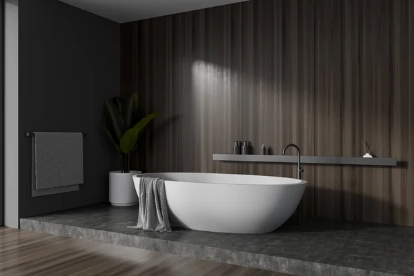 角落景观黑暗浴室内部与浴缸 架子与洗发水 灰色墙壁 橡木地板 水龙头 水处理的概念 3D渲染 — 图库照片