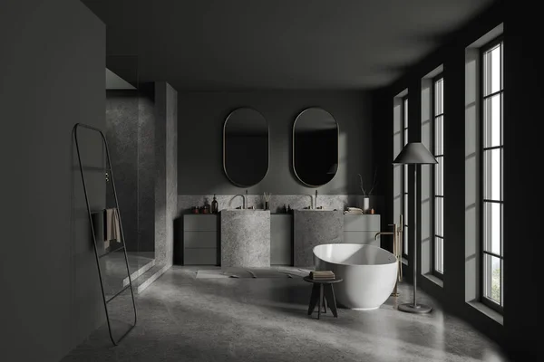 黑暗的家庭浴室内部与双水池和浴缸 全景窗口在农村 浴室空间与简约的设计 毛巾轨道和配件 3D渲染 — 图库照片