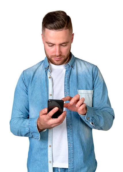 Konsantre Adamı Parmakları Telefonda Beyaz Arka Planda Izole Edilmiş Ciddi — Stok fotoğraf