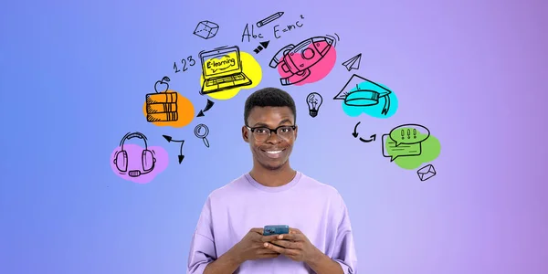 Homem Africano Feliz Com Smartphone Mãos Desenho Doodle Colorido Ícones — Fotografia de Stock