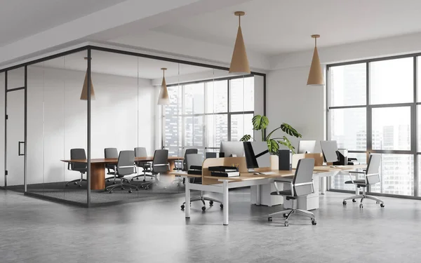 Moderne Büroeinrichtung Mit Arbeitsbereich Und Konferenztisch Hinter Glastüren Seitenansicht Arbeitsplatz — Stockfoto