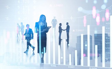 İş adamları birlikte çalışır, konuşur ve tokalaşır. Tablet kullanan bir iş kadını, gökdelenler iki kat açıkta. Şamdanlı eski diyagramlar. Bağlantı kavramı