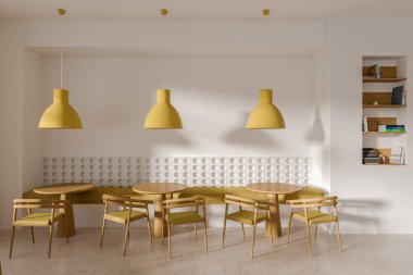 Sandalyeleri, ahşap masası, bej beton zemini olan modern bir kafe. Süslü ve kitaplı raflar. Samimi yemek ve minimalist mobilyalarla buluşma yeri. 3B görüntüleme