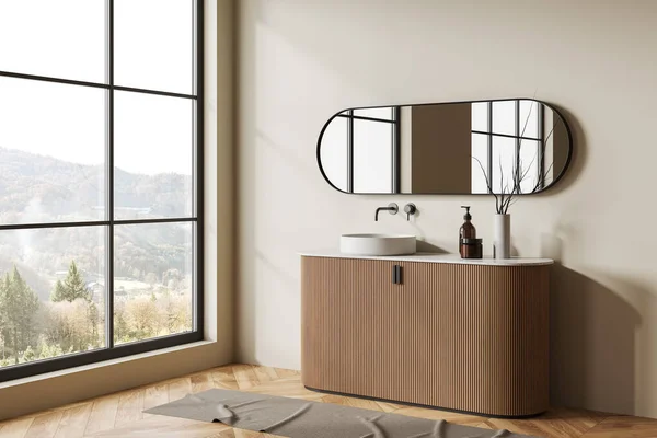 Gemütliches Badezimmer Mit Waschbecken Und Kommode Mit Zubehör Seitenansicht Panoramafenster — Stockfoto