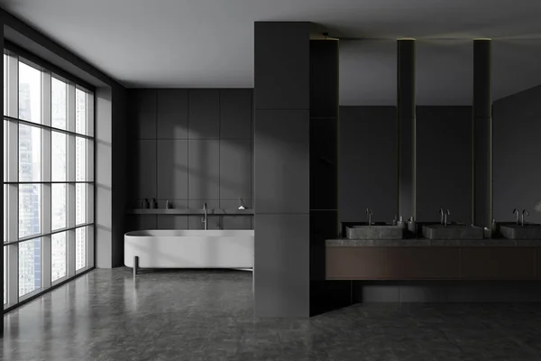Σκούρο Εσωτερικό Μπάνιο Τριπλό Νεροχύτη Καθρέφτες Μπανιέρα Αξεσουάρ Μπάνιου Πανοραμικό — Φωτογραφία Αρχείου