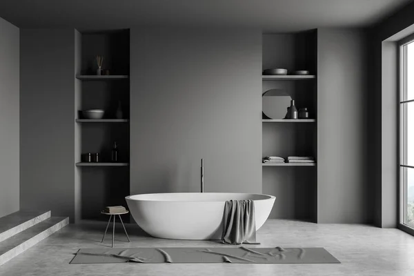 前看黑暗浴室内部与浴缸 架子与陶器 全景窗 灰色墙壁 水泥地面 凳子与毛巾 水处理的概念 3D渲染 — 图库照片