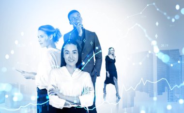 Bir grup iş adamı, borsada başarılı ticaret yapmak için finansal grafikleri ve şemaları birlikte analiz ediyor. Arka planda Singapur gökdeleni var. Ticari şirket kavramı