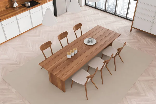 Draufsicht Auf Die Hölzerne Küche Mit Esstisch Und Stühlen Teppich — Stockfoto