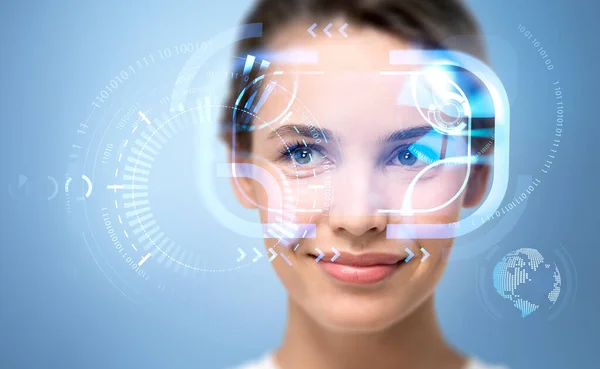 美しい女性とデジタル生体認証 仮想現実 顔検出とスキャナー 人工知能の概念 — ストック写真