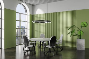 Yeşil duvarları, döşemeleri, sandalyeleri ve kemerli pencereleri olan yuvarlak toplantı masası. 3d oluşturma