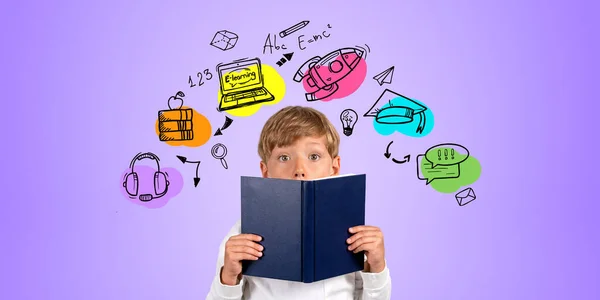 Schoolkind Ogen Wijd Open Met Boek Handen Educatieve Pictogrammen Doodle — Stockfoto