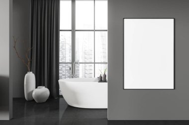 Banyo içi koyu renk banyo küveti, siyah fayans zemininde vazo süsü. Singapur manzaralı panoramik pencereli bir otel stüdyosu. Girişten önce maket posteri. 3B görüntüleme