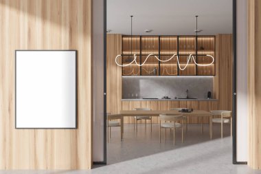Ahşap mutfak, yemek masası ve hafif beton zeminde sandalyeler. Yemek pişirme alanında, raflarda ve şarap kadehlerinde şık mutfak eşyaları. Girişten önce maket posteri. 3B görüntüleme