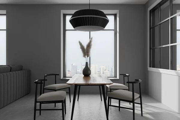 黑暗的客厅内部与餐桌和椅子 灰色混凝土地板 新加坡城市全景窗口 用干花装饰灯笼和花瓶 3D渲染 — 图库照片