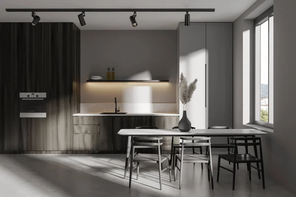 现代黑暗厨房室内的前视图与餐桌 窗户与城镇景观 灰色墙壁 混凝土地板 简约设计的概念 3D渲染 — 图库照片