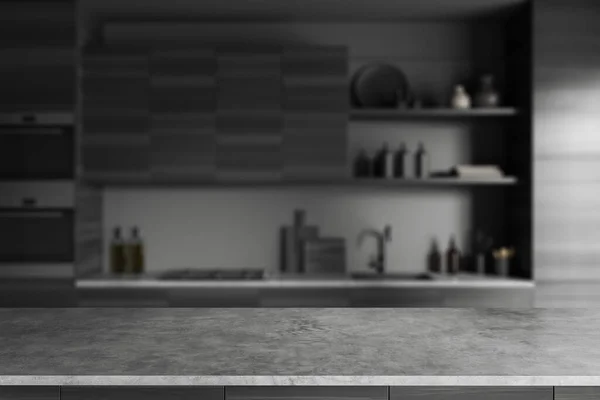 Серый Бетонный Остров Фоне Размытого Черного Деревянного Кухонного Интерьера Посудой — стоковое фото