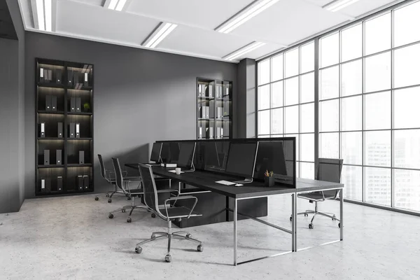 Dunkles Coworking Interieur Mit Sesseln Und Seitenansicht Grauer Betonboden Regal — Stockfoto