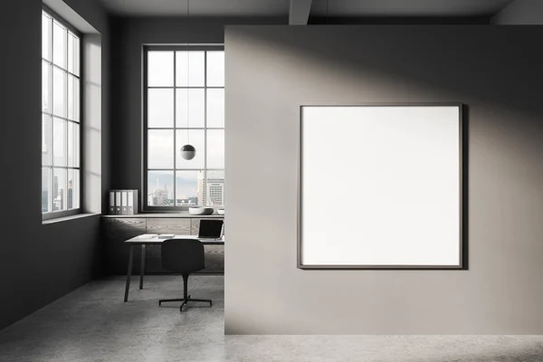 Computertisch Mit Laptop Stilvollem Büro Mit Grauen Wänden Betonboden Grauem — Stockfoto