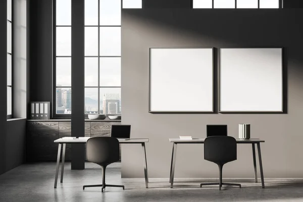 有灰色墙壁 混凝土地板 灰色电脑桌 手提电脑和深色木柜的时尚开放式办公室的内部 两张正方形的模拟海报 3D渲染 — 图库照片