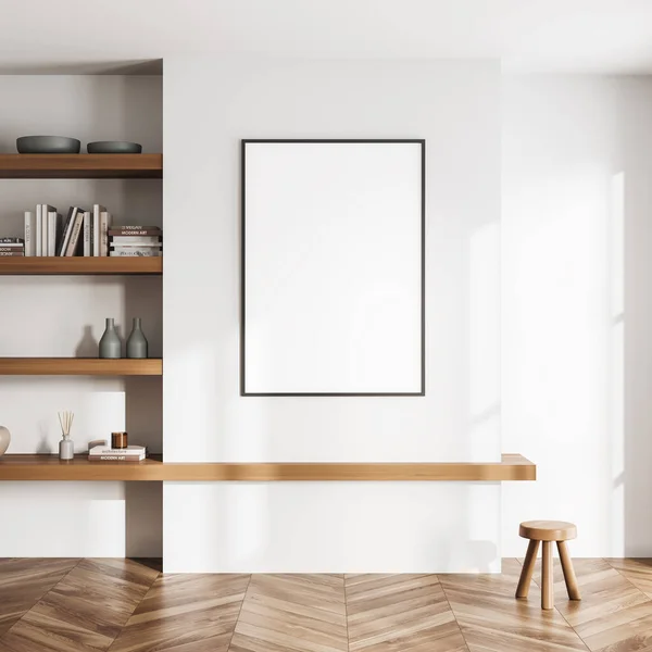 Weiße Wohnzimmereinrichtung Mit Holzboden Regal Und Stilvoller Dekoration Vorderansicht Hocker — Stockfoto