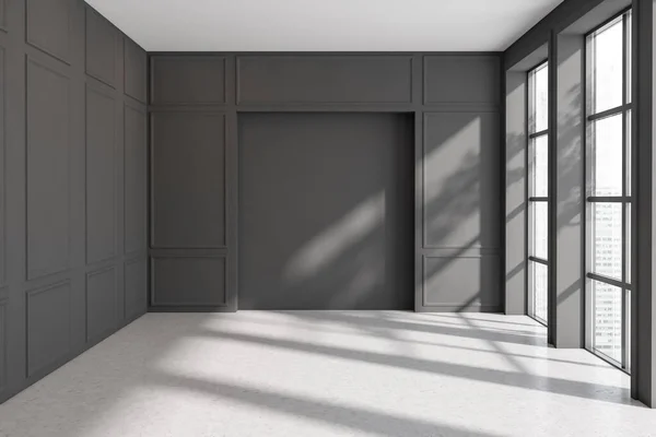 在黑暗空旷的客厅里 有一堵空白的灰色墙壁 有城市摩天大楼的全景窗户 有混凝土地面 简约设计的概念 创意的空间 3D渲染 — 图库照片