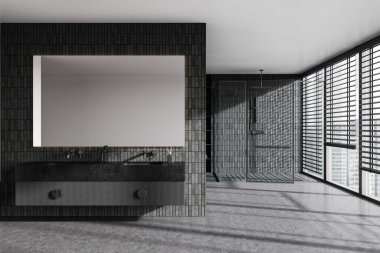 Gri kiremit duvarlı şık bir banyo, beton zemin, üzerinde cam duvarlı duş kabini olan uzun aynalı rahat gri çift lavabo. 3d oluşturma