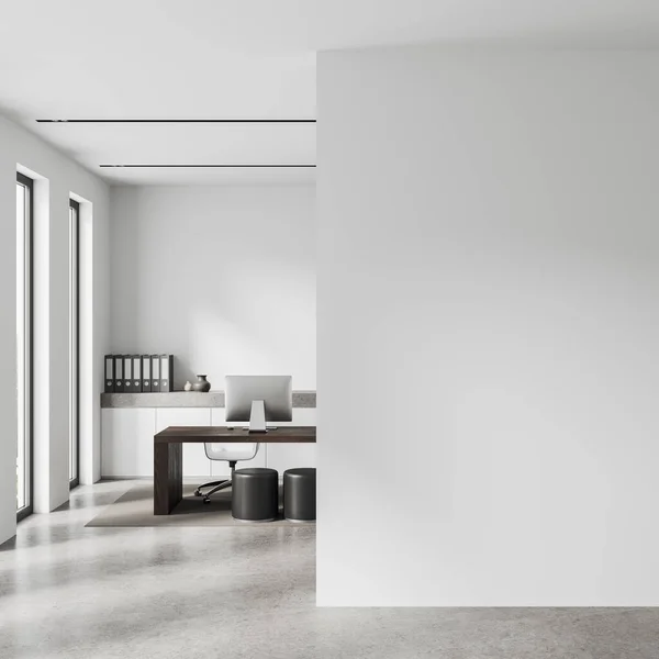 Interior Elegante Oficina Ceo Con Paredes Blancas Piso Hormigón Mesa — Foto de Stock