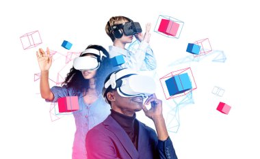 VR kulaklıklı çok uluslu iş adamları, eller beyaz arka planda yüzen renkli dijital bloklara dokunuyor. Sanal gerçeklik kavramı