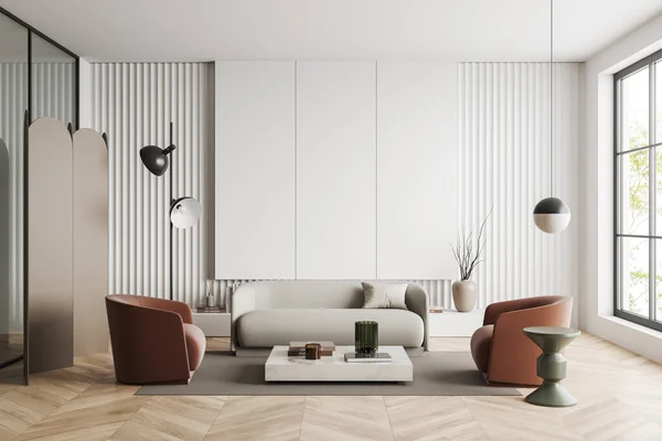 Weißes Wohnzimmer Mit Sofa Und Zwei Sitzen Teppich Auf Hartholzboden — Stockfoto