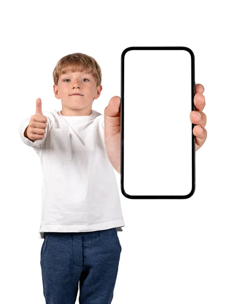 Çocuk Gülümsüyor Başparmağını Kaldırıyor Elinde Büyük Bir Kopya Ekran Ile — Stok fotoğraf
