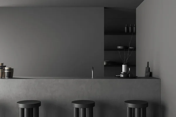 前面是现代黑暗咖啡馆的内部与空旷的灰色墙壁 咖啡杯 酒吧柜台与酒吧凳子 架子与陶器 简约设计的概念 3D渲染 — 图库照片
