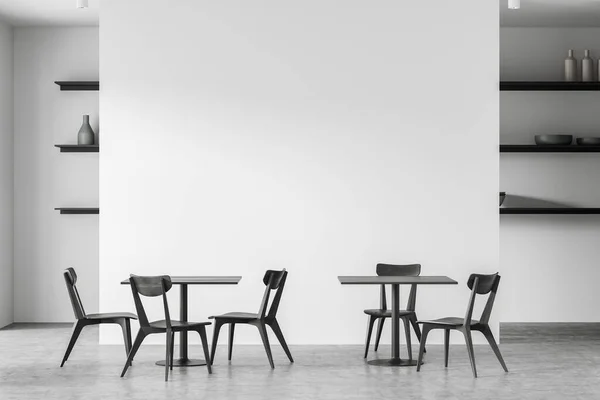 Witte Cafe Interieur Met Eethoek Houten Tafel Stoelen Grijze Betonnen — Stockfoto