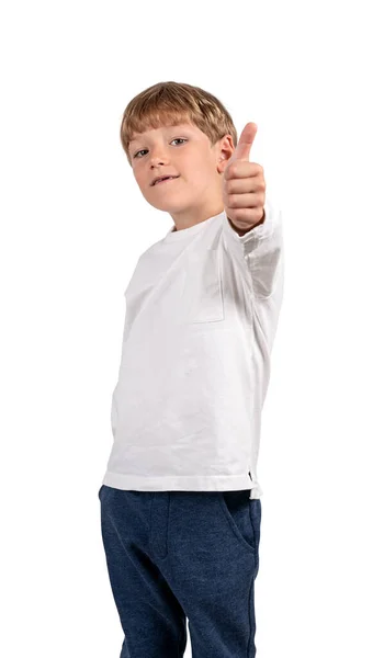 Szczęśliwy Chłopiec Patrzący Kamerę Kciukiem Górze Odizolowany Białym Tle Pojęcie — Zdjęcie stockowe